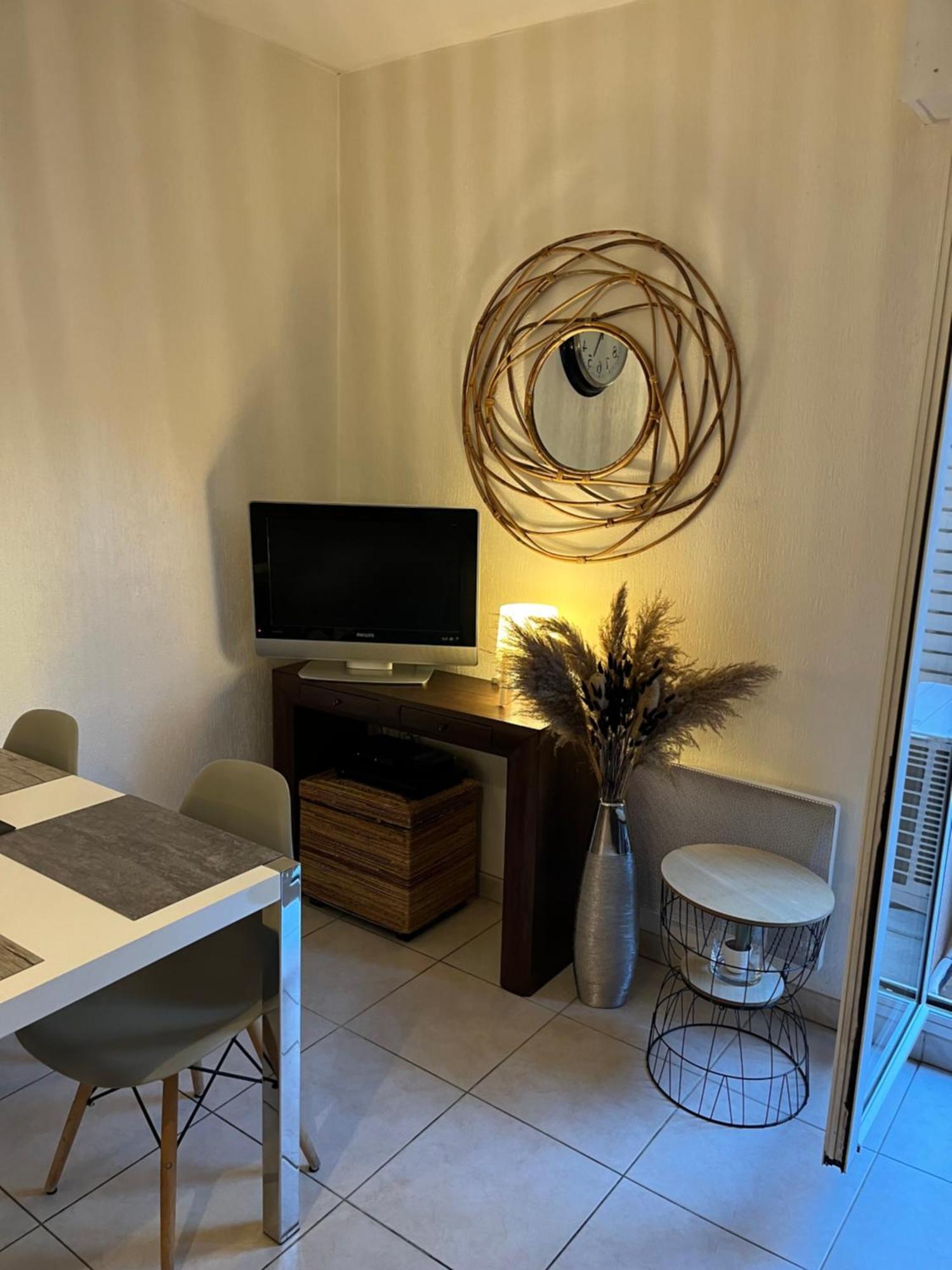 Apartment T2 Avec Terrasse Centre D'aix En Provence Aix-en-Provence